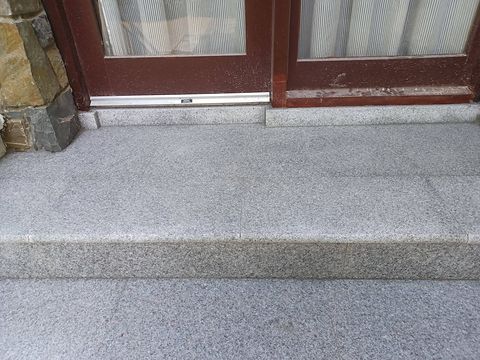 Bullnose silver granite doorstep and landing detail
