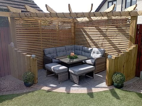 Cedar slat screen and pergola over a corner seating area